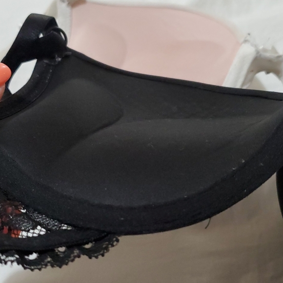 Bras - Picture 6 of 7